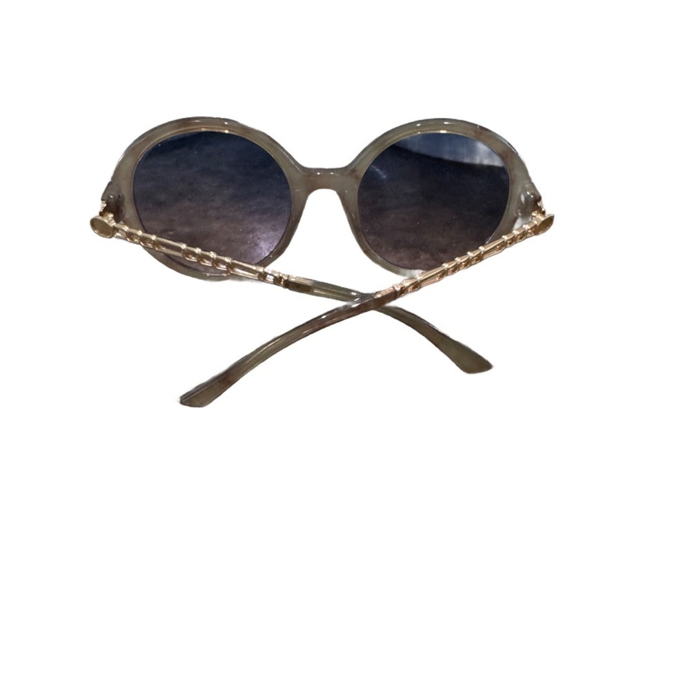ROUND FRAME OVERSIZED SUNGLASSES WITH GOLD ON ARMS OF GLASSES 

0112 - Picture 5 of 6